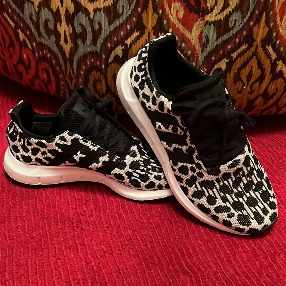 Adidas Swift Run - image 4